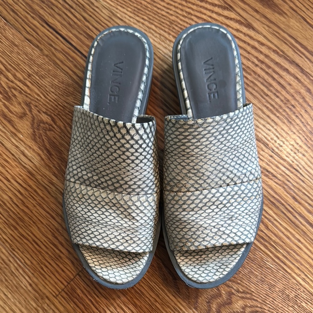 Vince Women's Textured Mules - Cream and Gray